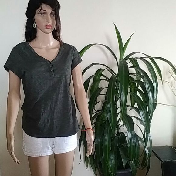 🌺 Ricki's  T -Shirt - Picture 1 of 5